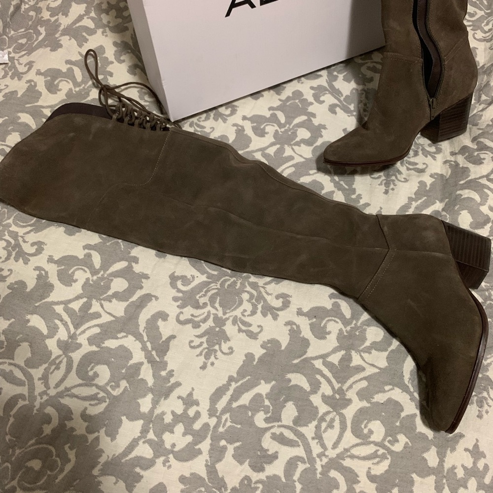 EUC; Knee high Aldo Jeffres suede boots, 7.5